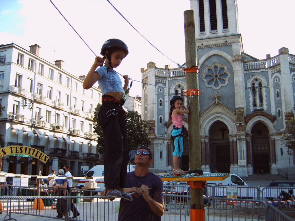Mise en place du premier parcours acrobatique accroville à Saint-Étienne en 2002